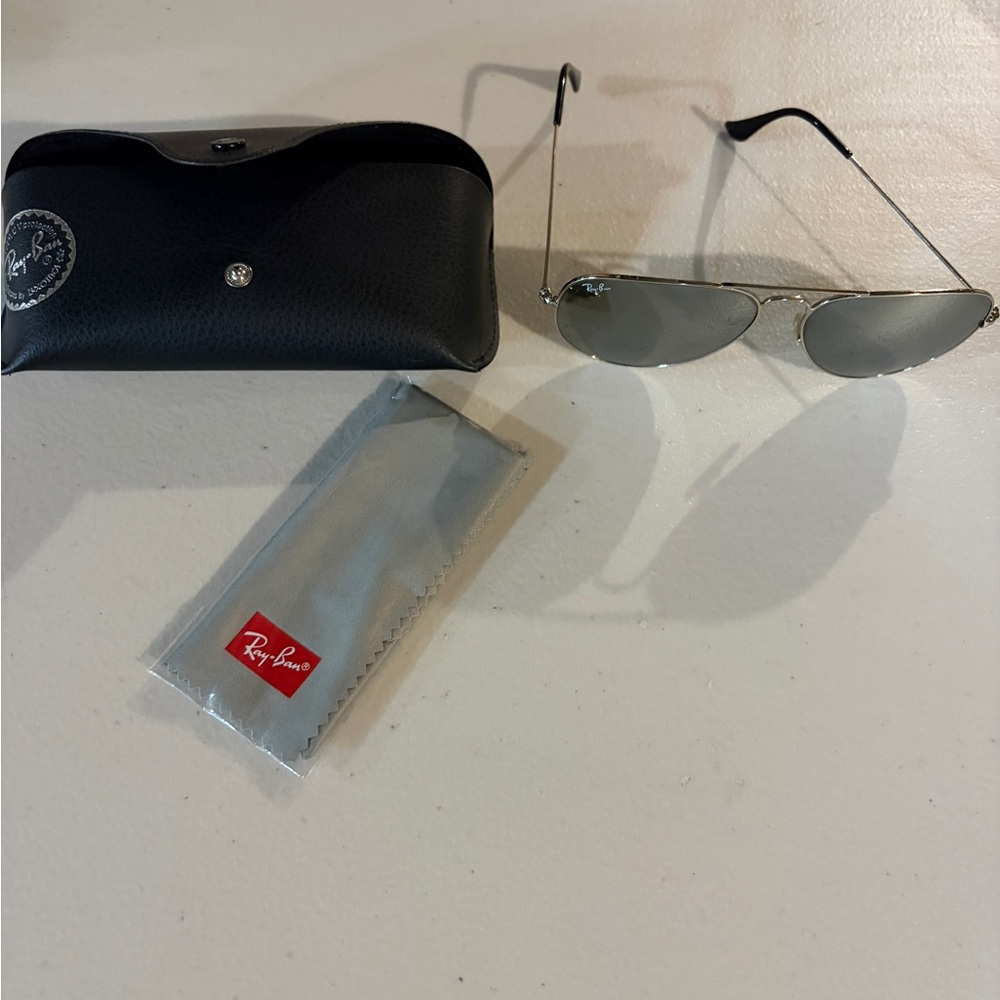 Ray-Ban Silver Aviator Sunglasses with Gray Lenses